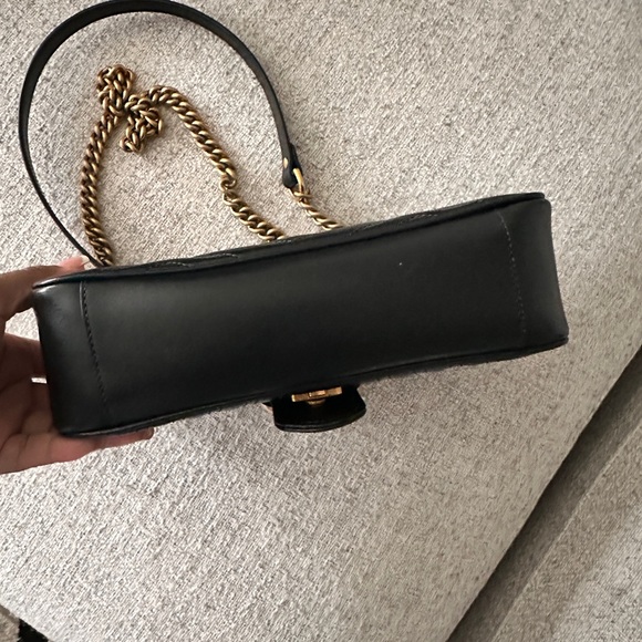 Gucci Black Leather Crossbody Bag with Gold Chain - Picture 3 of 5